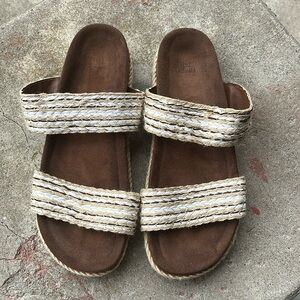 Time and Tru Woven Low Platform Sandals Size 9 Neutral Summer Minimalist
